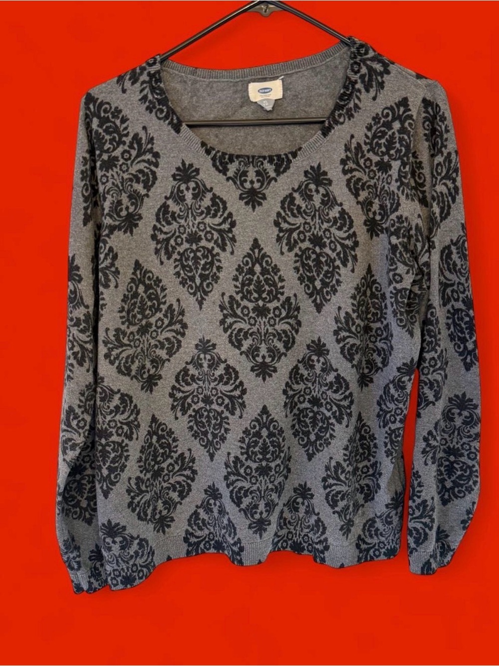 Old Navy Gray and Black Damask Crewneck Top